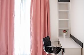 Sunny 1bdr Apartment Near Center