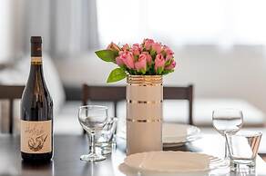 Sunny 1bdr Apartment Near Center