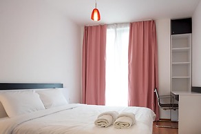 Sunny 1bdr Apartment Near Center