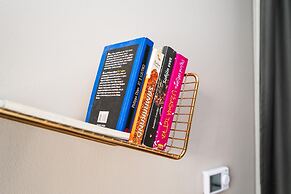 Luxury Design 2bdr Apartment