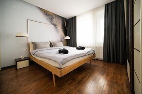 Luxury Design 2bdr Apartment