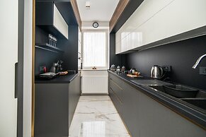 Luxury Design 2bdr Apartment