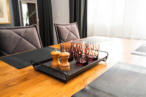 Luxury Design 2bdr Apartment