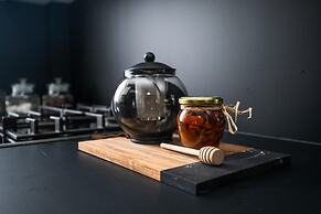 Luxury Design 2bdr Apartment