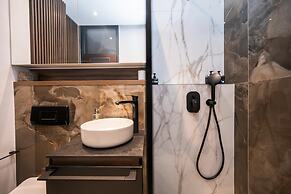 Luxury Design 2bdr Apartment