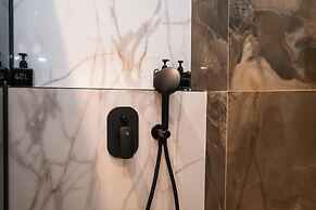 Luxury Design 2bdr Apartment