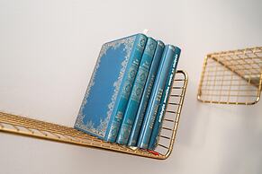 Luxury Design 2bdr Apartment