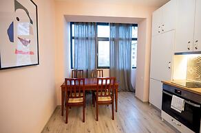 Spacious 1bdr Apartment Near City Center