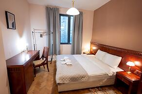 Spacious 1bdr Apartment Near City Center