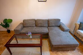 Spacious 1bdr Apartment Near City Center