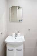 Spacious 1bdr Apartment Near City Center