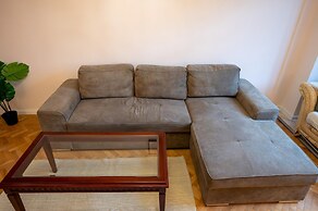 Spacious 1bdr Apartment Near City Center