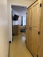 Cute Downtown APT Quick Safe Walk to PPG Arena