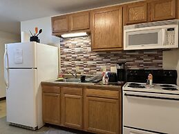 Cute Downtown APT Quick Safe Walk to PPG Arena
