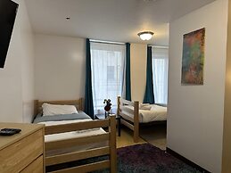 Cute Downtown APT Quick Safe Walk to PPG Arena