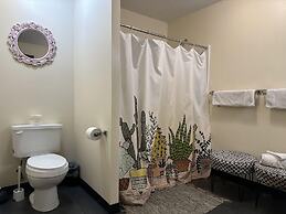 5 Beds Downtown Apt Very Quick Walk Everywhere