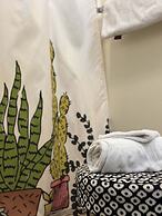 5 Beds Downtown Apt Very Quick Walk Everywhere