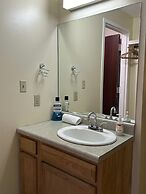 Downtown 1 Bedroom Apt Clean Safe Walkable