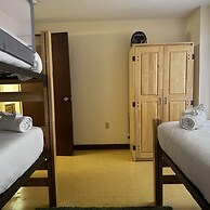 2 Bedroom 2 Bath Downtown Sleeps Six Walkable