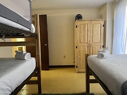 2 Bedroom 2 Bath Downtown Sleeps Six Walkable