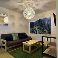 2 Bedroom 2 Bath Downtown Sleeps Six Walkable