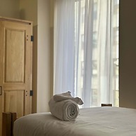 2 Bedroom 2 Bath Downtown Sleeps Six Walkable