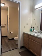 2 Bedroom 2 Bath Downtown Sleeps Six Walkable