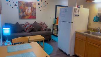 Cozy Downtown Apartment TV Walk Everywhere