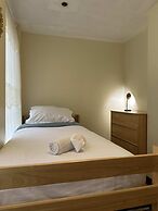 Cozy Downtown Apartment TV Walk Everywhere