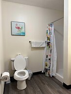 Cozy Downtown Apartment TV Walk Everywhere