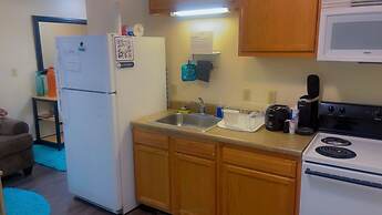 Cozy Downtown Apartment TV Walk Everywhere