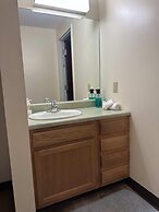 2 Bedroom Downtown Apt Walkable Safe Clean