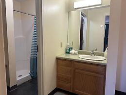 2 Bedroom Downtown Apt Walkable Safe Clean