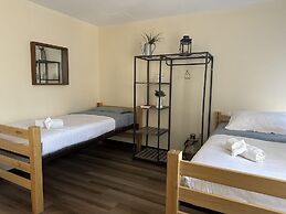 2 Bedroom Downtown Apt Walkable Safe Clean