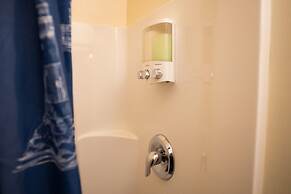 2 Bedroom Downtown Apt Clean and Safe