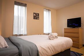 2 Bedroom Downtown Apt Clean and Safe