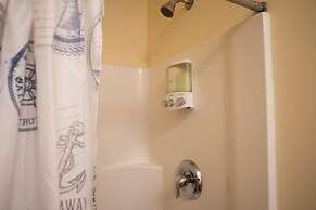 2 Bedroom Downtown Apt Clean and Safe