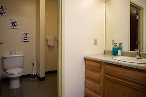 2 Bedroom Downtown Apt Clean and Safe