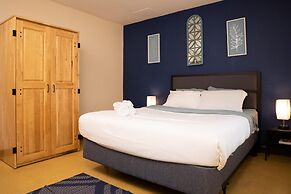 2 Bedroom Downtown Apt Clean and Safe