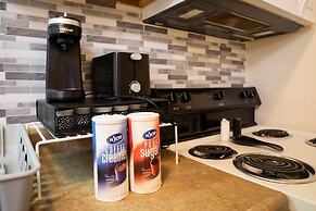 2 Bedroom Downtown Apt Clean and Safe