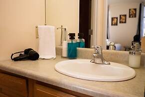 Amazing Downtown Apt Roku TV Walk Everywhere