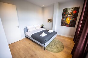 Spacious 2 Bedroom Serviced Apartments 71-77m2
