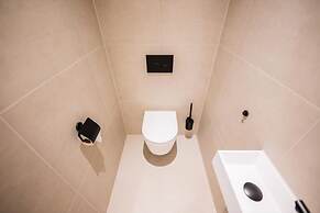 Alphabet 1 BR Apartment Ss177