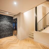 Studio Serviced Apartments With City View