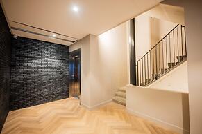 Studio Serviced Apartments With City View