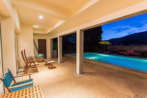 Viola Pool Villa in Rawai