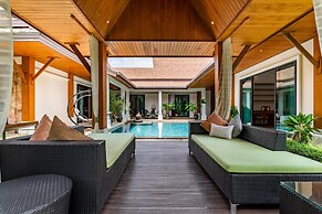 Champagne Pool Villa
