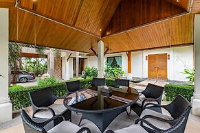 Champagne Pool Villa