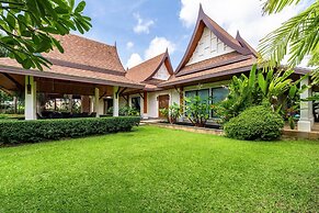 Champagne Pool Villa