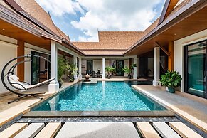 Champagne Pool Villa